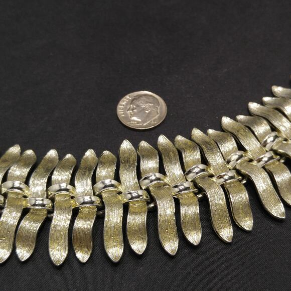 Vintage Lisner Mid-Century Modern Gold & Silver Tone Wide Link Bracelet, 1950s - Picture 8 of 10